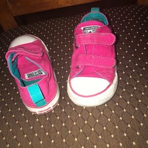 Toddler size 9 converse